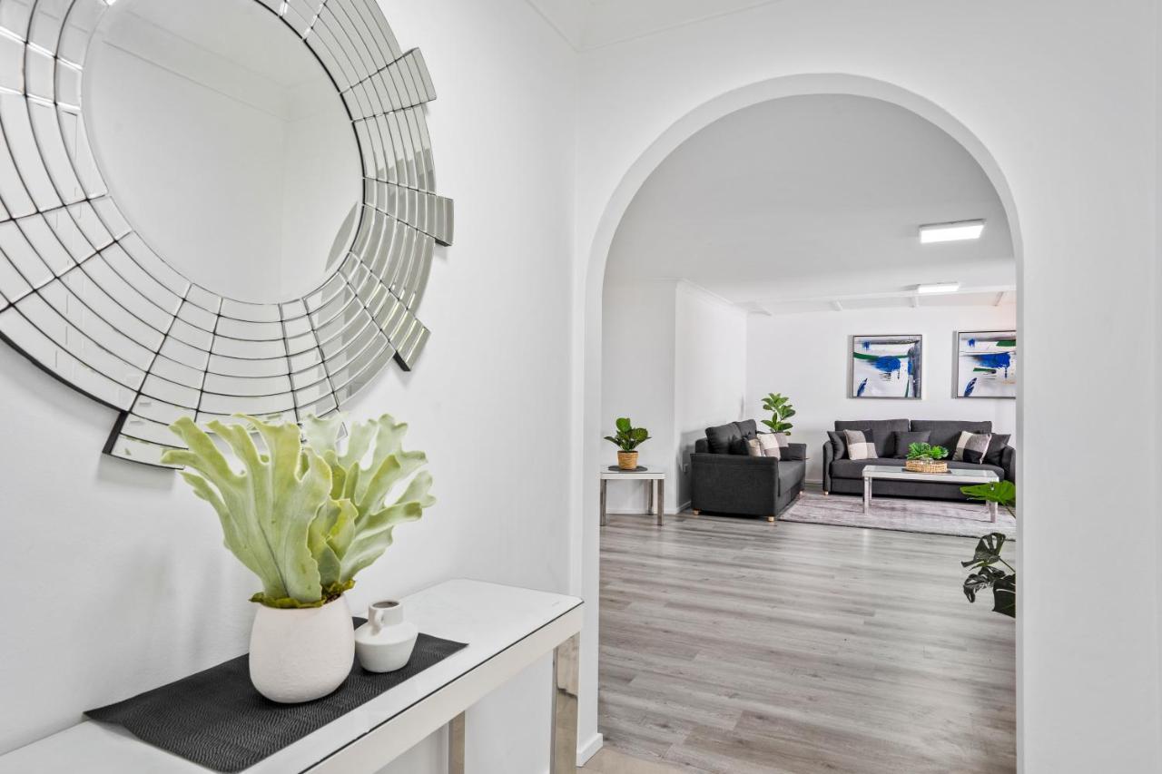 Coco Bella Retreat In Central Surfers - Sleeps 6-8 Голд-Кост Экстерьер фото